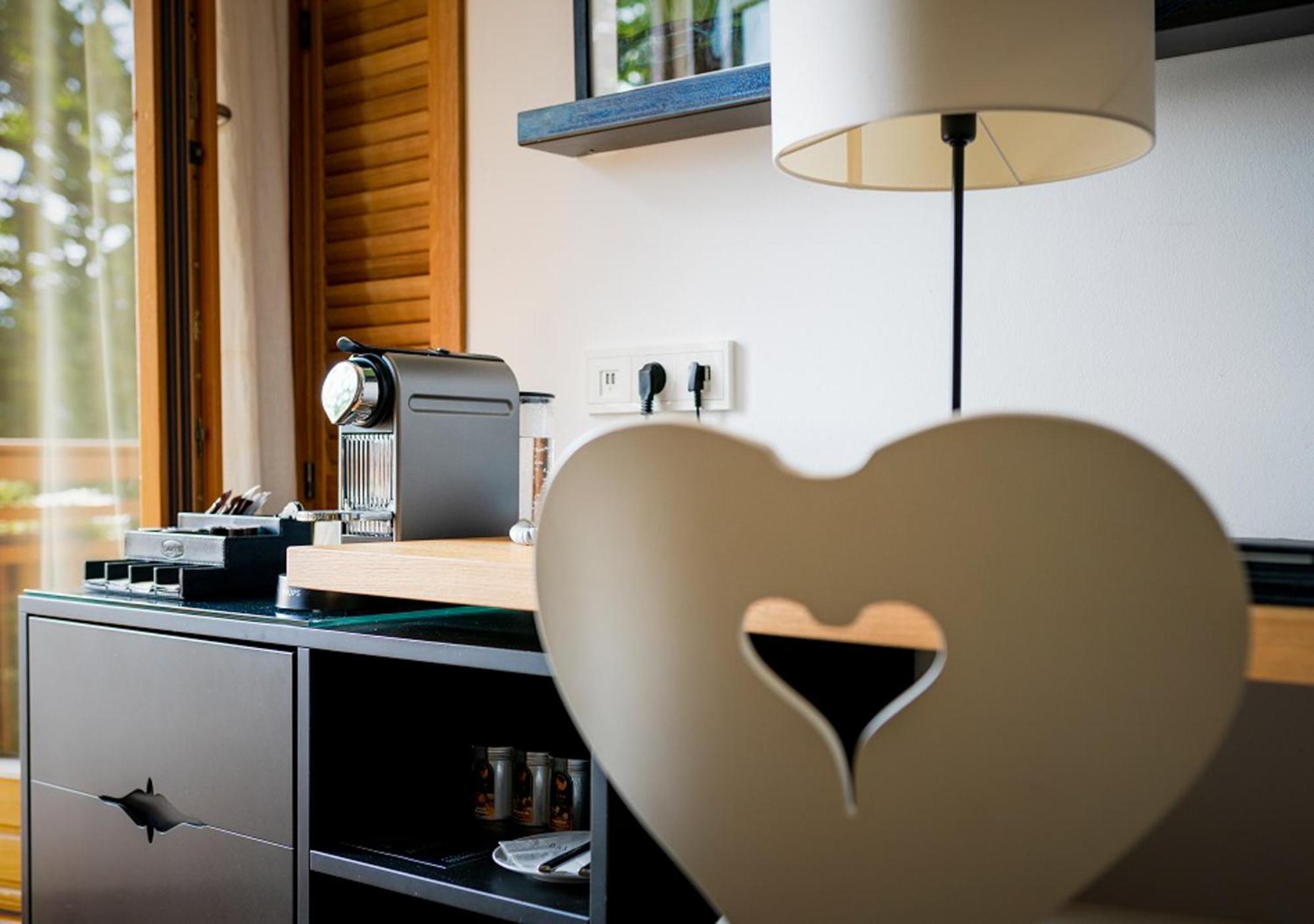 Das Tegernsee Eksteriør bilde A Nespresso machine in a hotel room