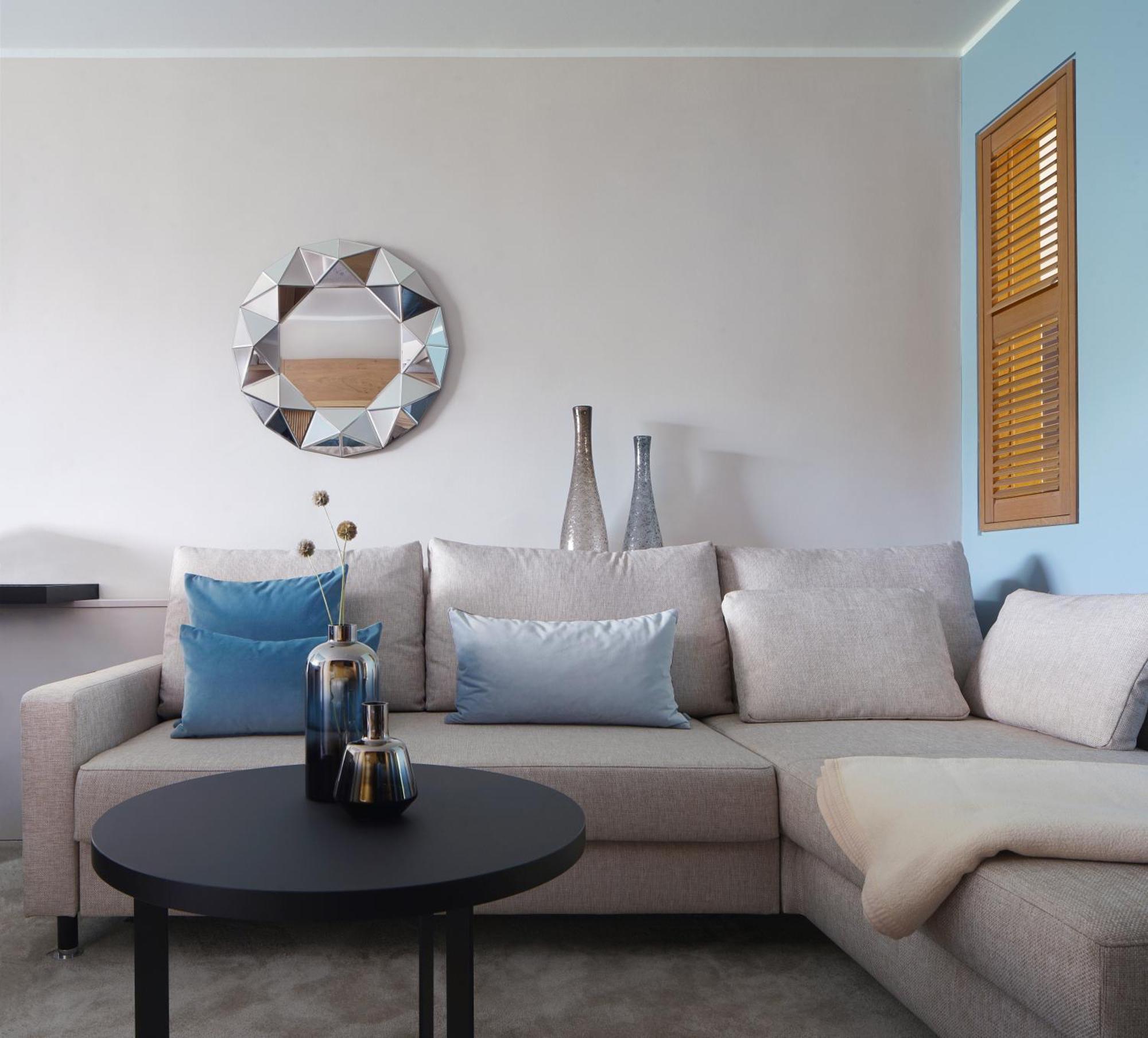 Das Tegernsee Eksteriør bilde A modern sectional sofa