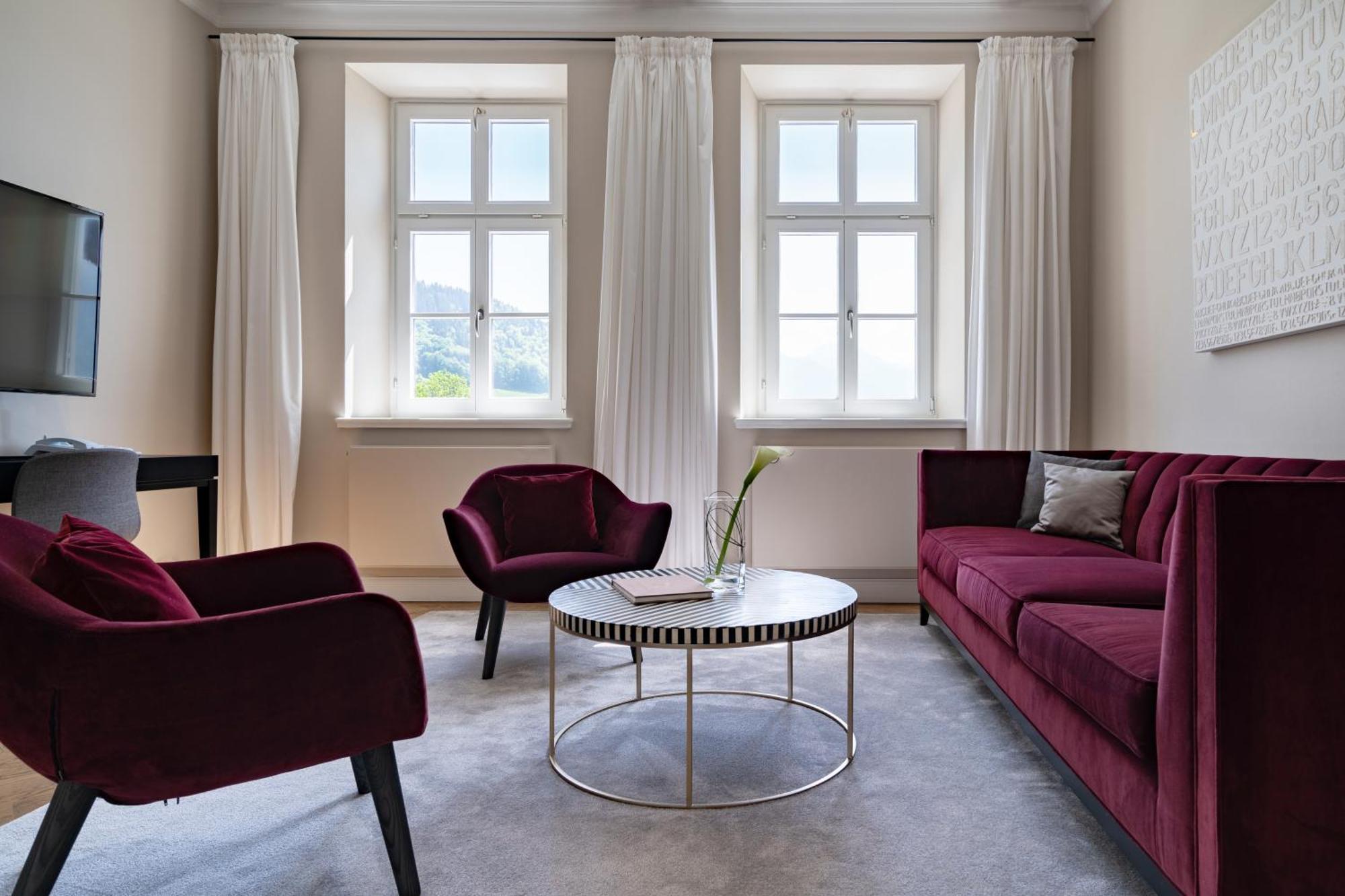 Das Tegernsee Eksteriør bilde A living room at the Hotel de la Paix