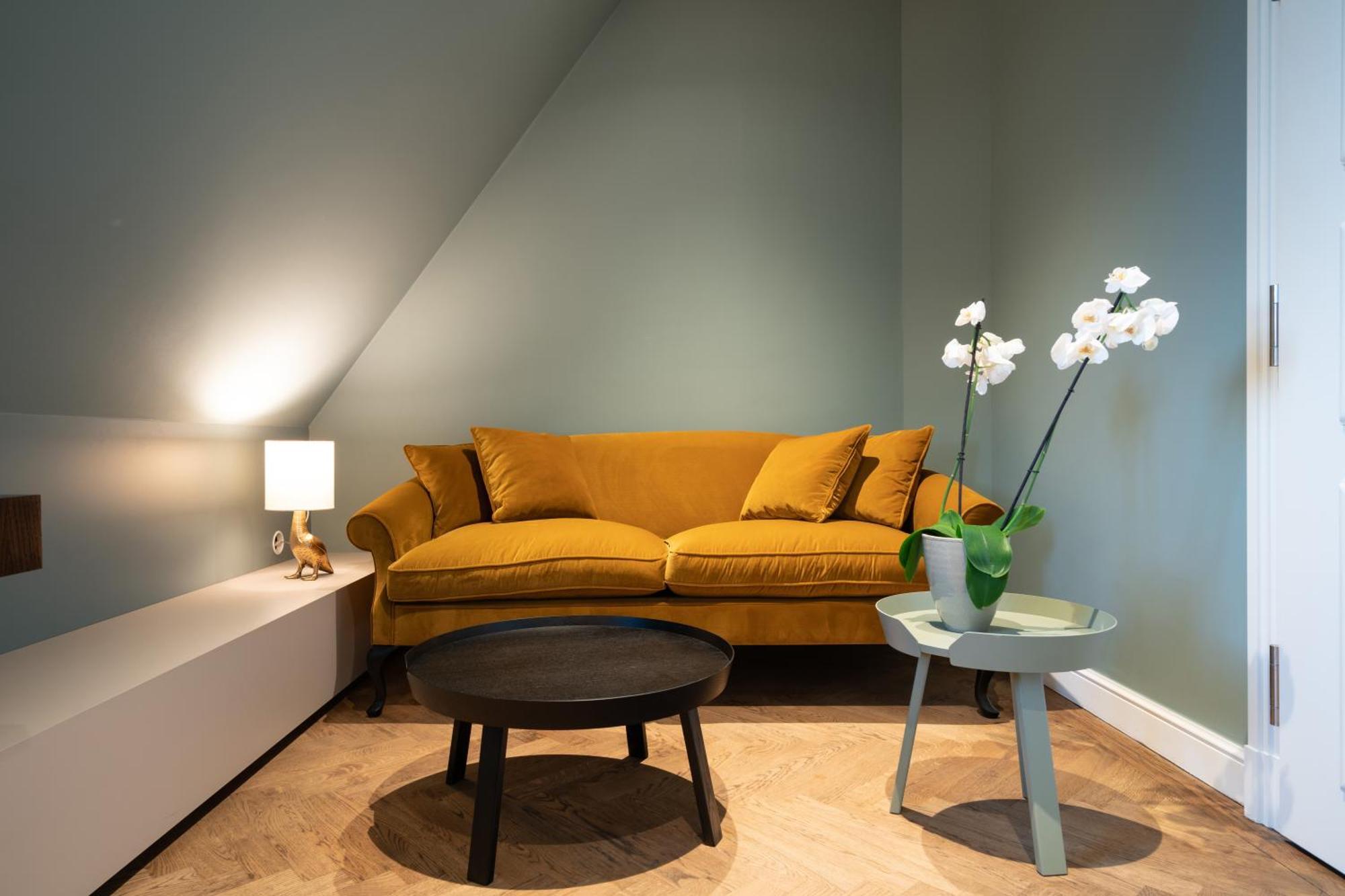 Das Tegernsee Eksteriør bilde A living room with a sofa