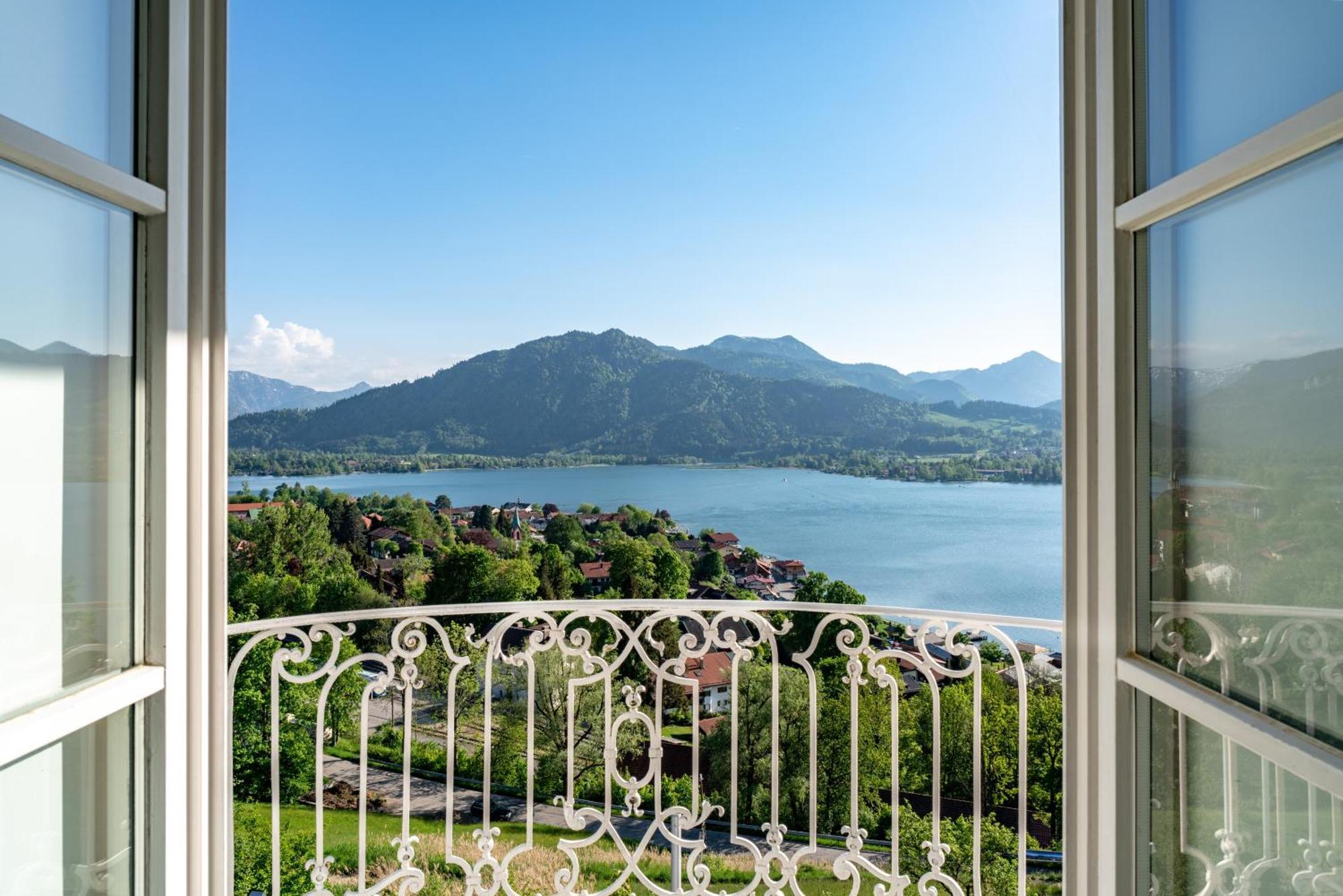 Das Tegernsee Eksteriør bilde View of the lake from the hotel